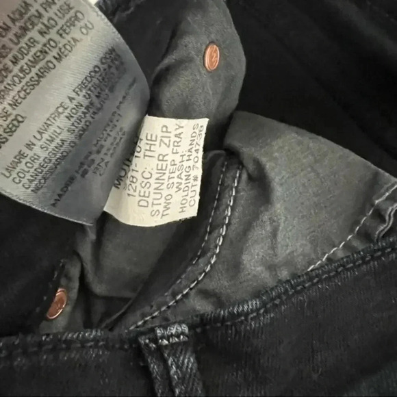 MOTHER The Stunner Zip Two Step Fray Jean in Holding Hands B799 - Picture 7 of 8